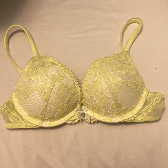 Women’s Victoria’s Secret body by Victoria yellow all over lace push up bra